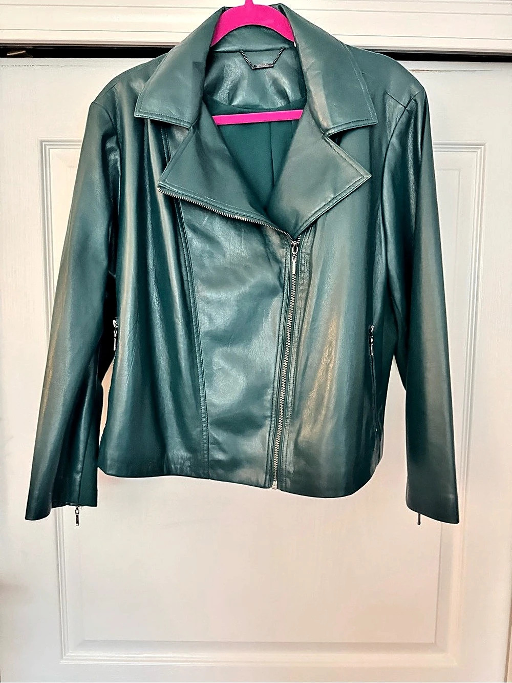 Like New Chico’s Vegan Leather Moto Jacket in Beautiful Emerald